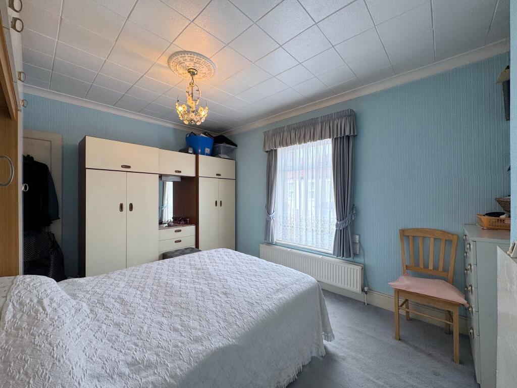 Mead Road, Edgware, HA8 - View 4