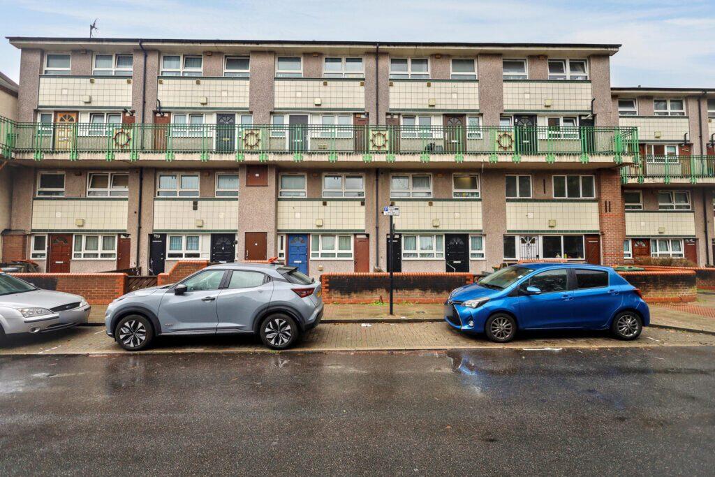 Main image of property: 152 Drew Road, London, E16 2DG