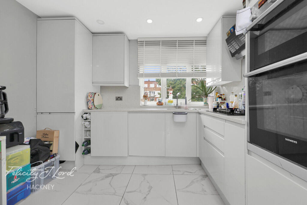 2-bed flat on Rutland Road, London E9, £475,000