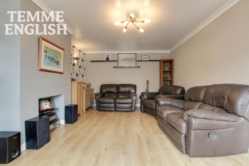 House in Basildon, Wickford - More