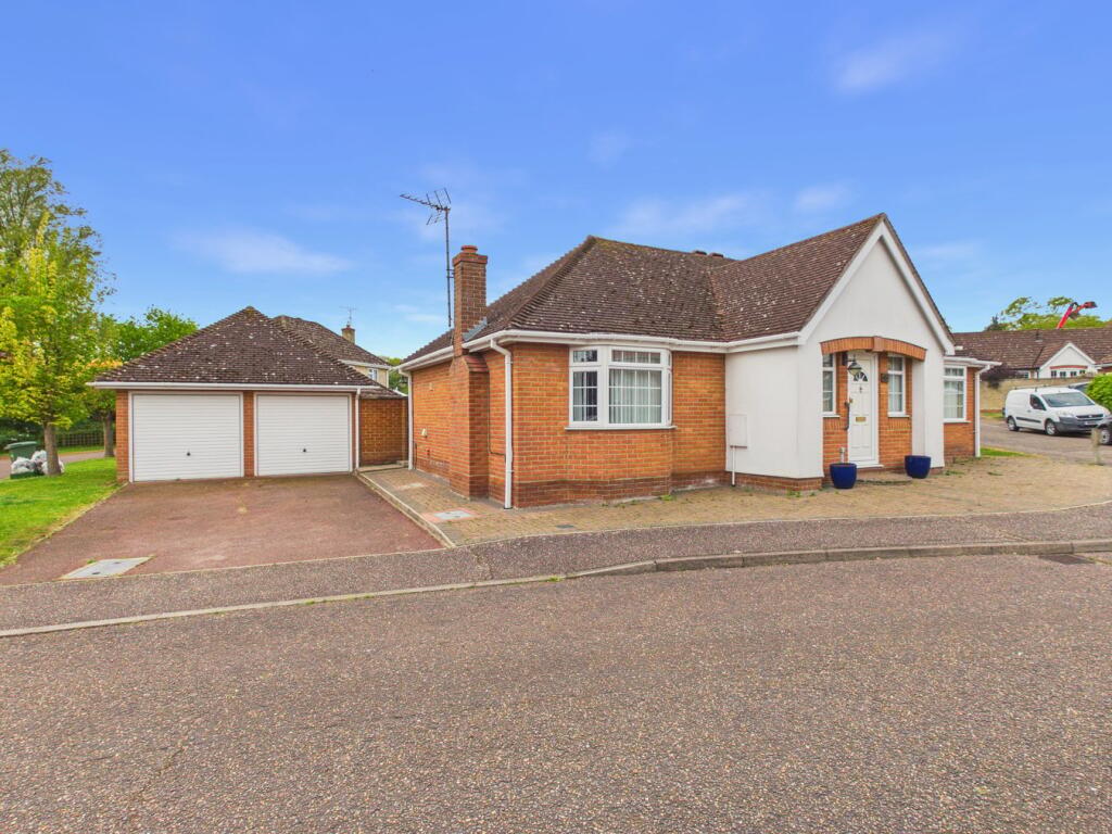 3-bed detached on Castle Meadow, Sible Hedingham, Halstead, CO9, £425,000