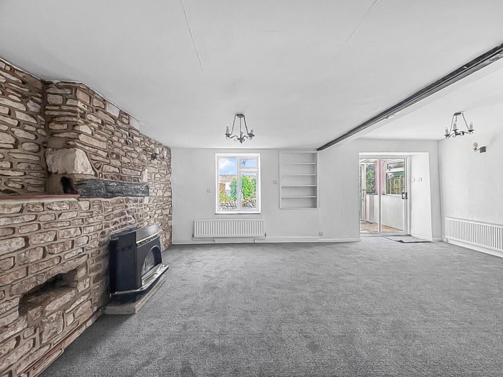 House in Gloucester - View 4