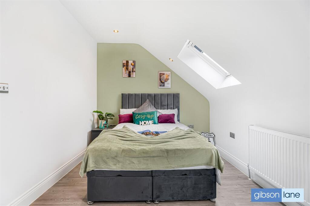 House in London, Surbiton - View 3