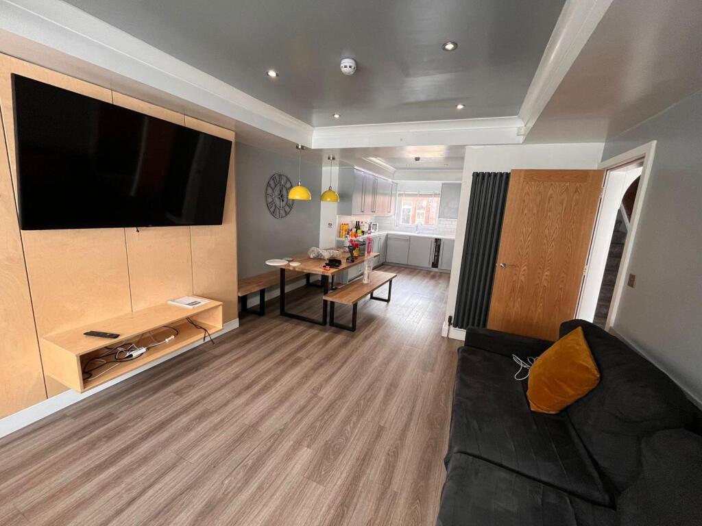 Main image of property: Estcourt Terrace, Headingley, Leeds, West Yorkshire, LS6