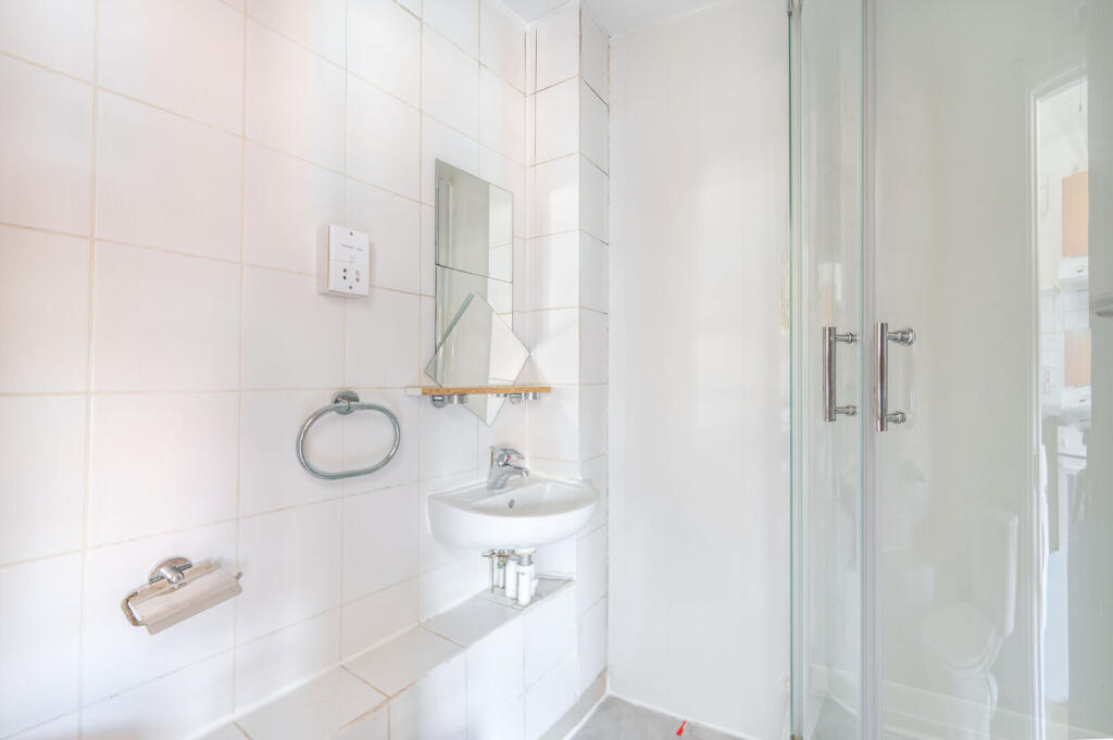 Main image of property: High Road, Willesden, London, NW10