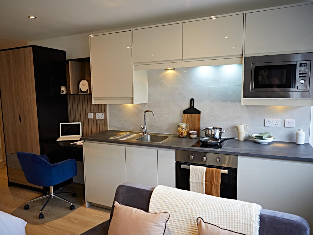 Main image of property: Apt 14, 113 The Headrow #147784