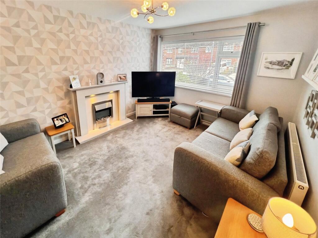 Brackenwood Road, Burton-on-Trent, Staffordshire, DE15 photo 2