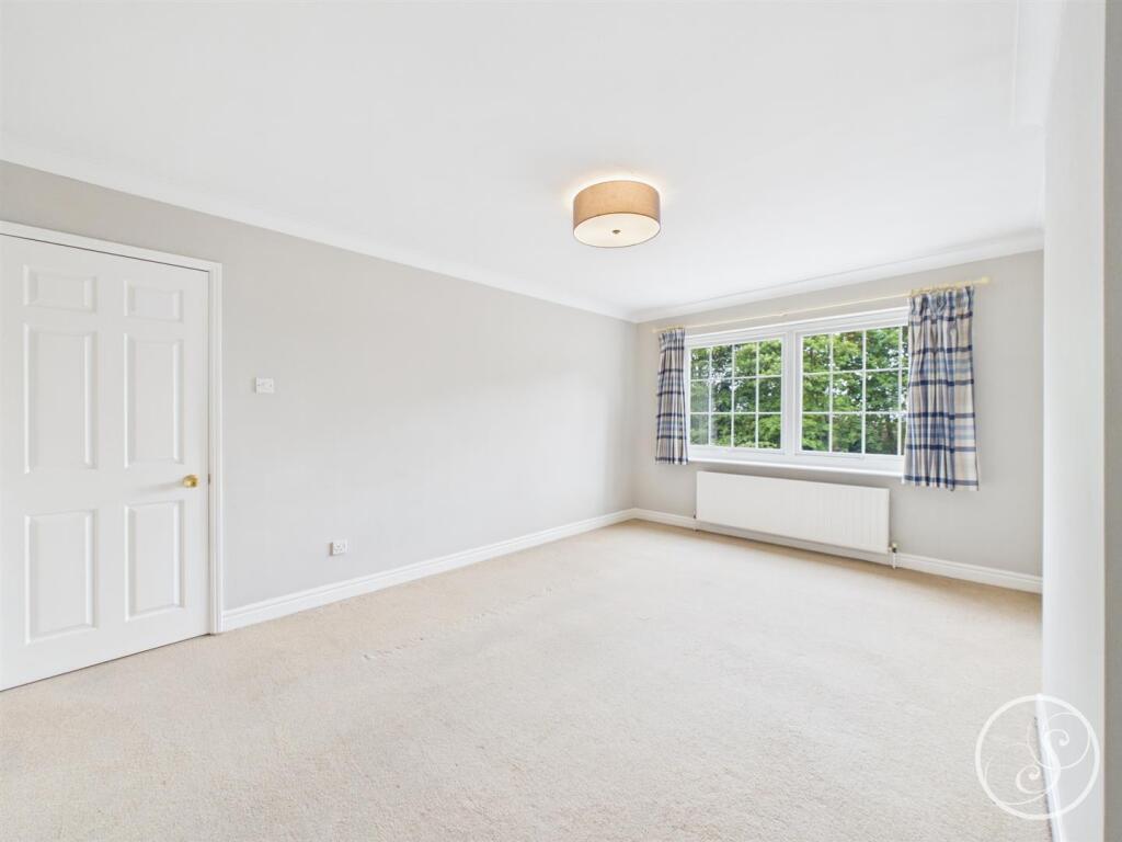 Apartment in Leeds, Alwoodley - View 2