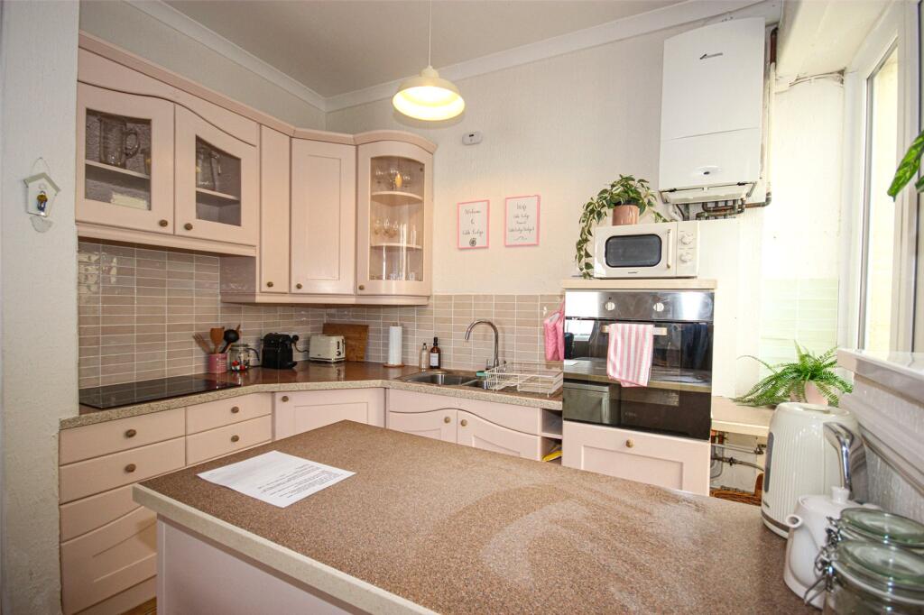 Cobb Lodge, Cobb Road, Lyme Regis, Dorset, DT7 photo 3