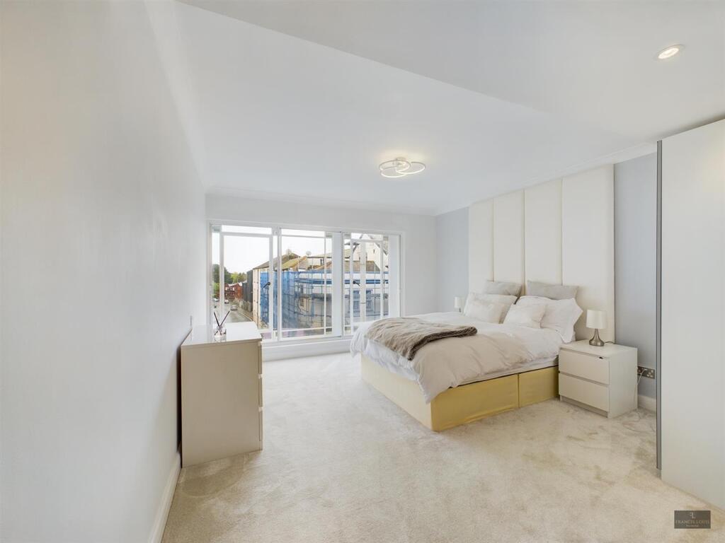 Apartment in Exeter - View 3