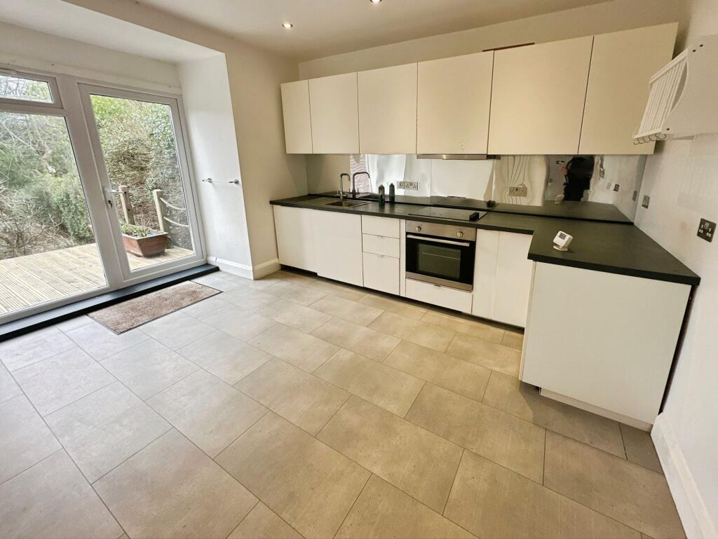 Malvern Avenue, Burton-On-Trent, DE15 photo 4