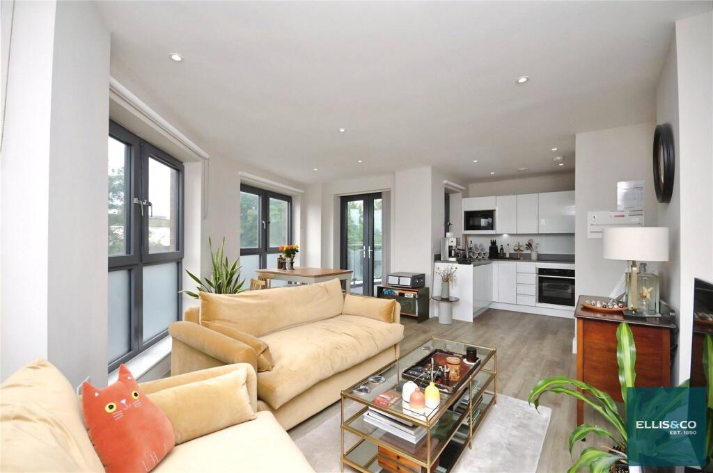 Main image of property: Nether Street, London, N3
