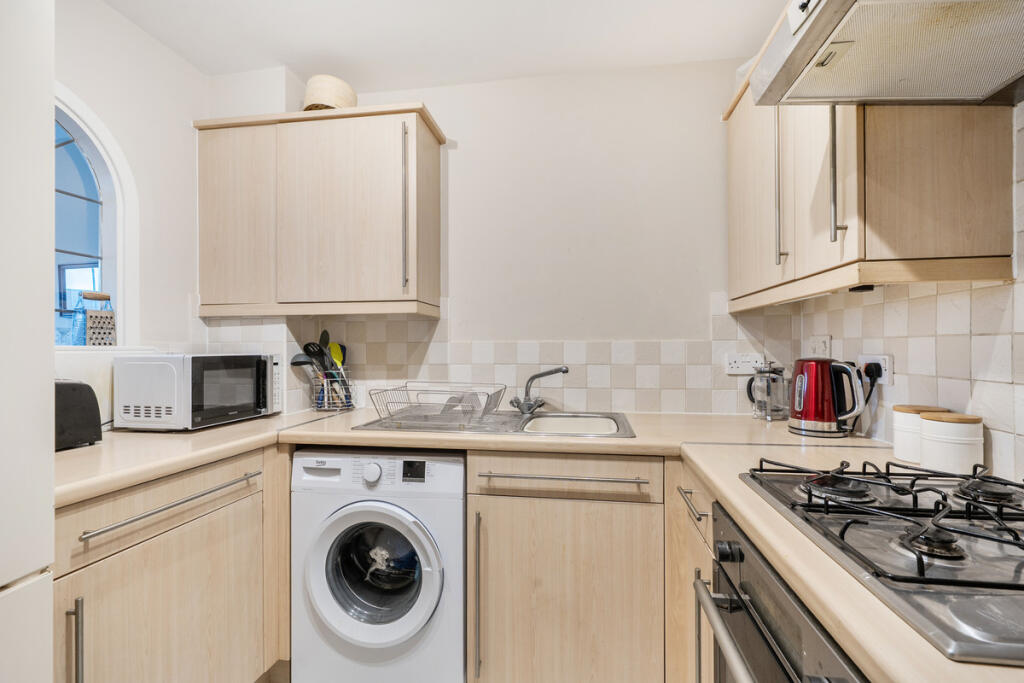Apartment in Eastleigh, Hamble-le-Rice - View 5