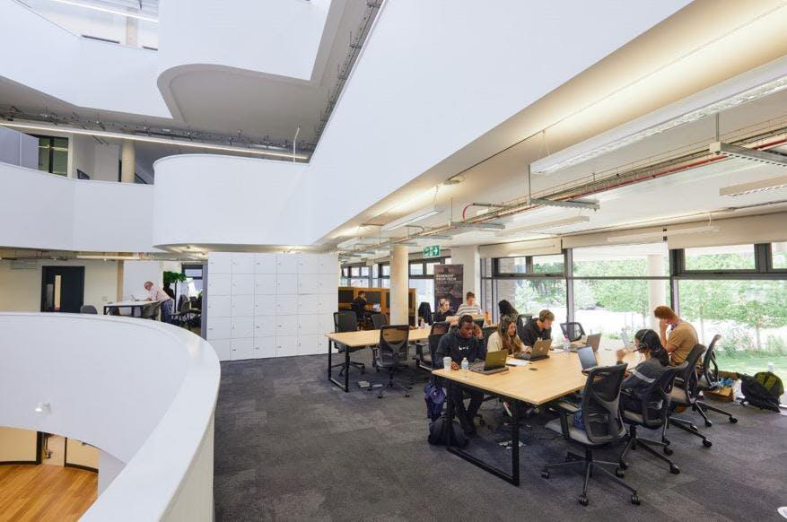11 iCentrum  Hot Desking1.jpg