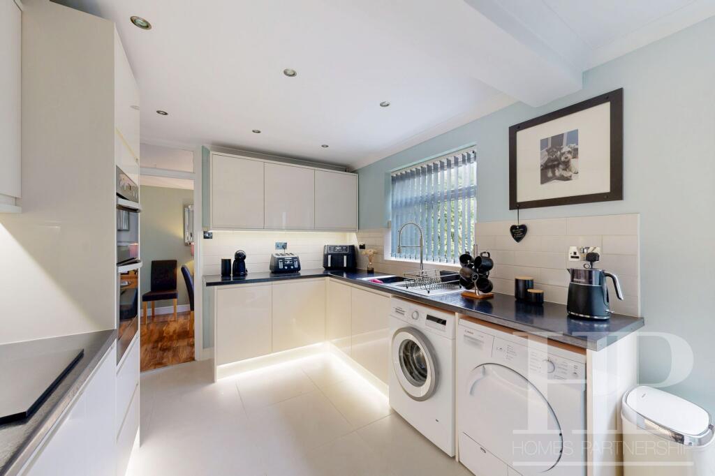 Heathfield, Crawley, RH10 - More