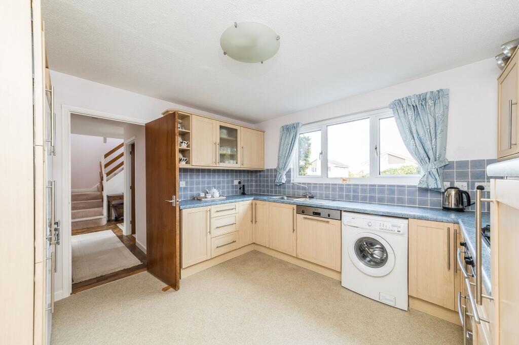 House in Vale of White Horse, Kennington - More
