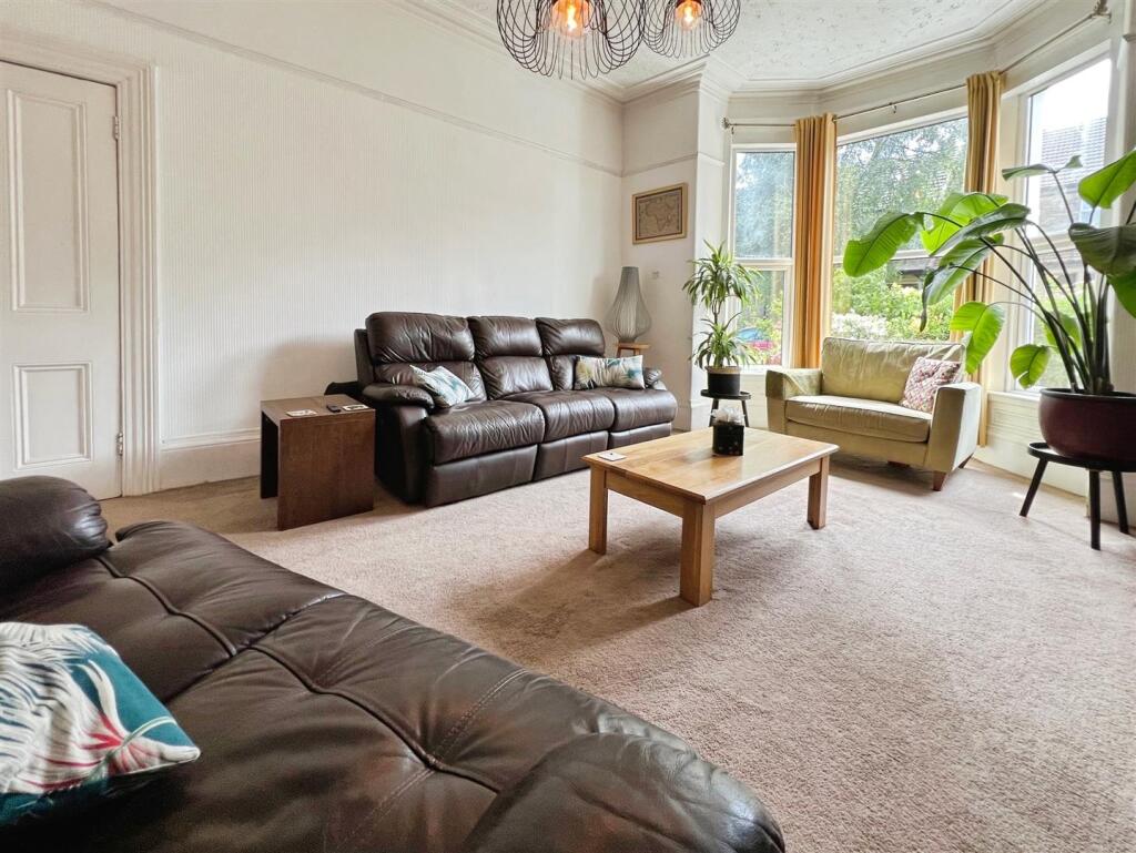 The Grove, Idle, BD10 9JS photo 5