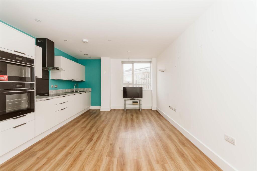 Apartment in Bristol - View 5