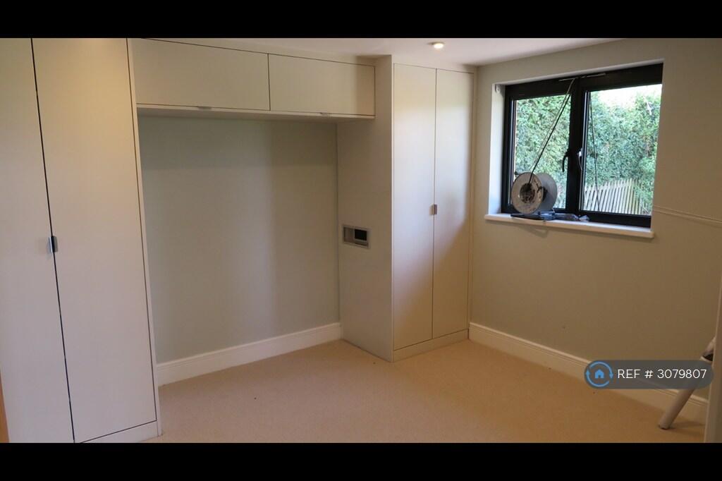 House in Southampton - More