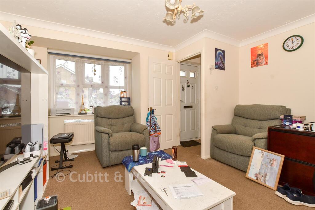 Limes Avenue, Horley, Surrey photo 2
