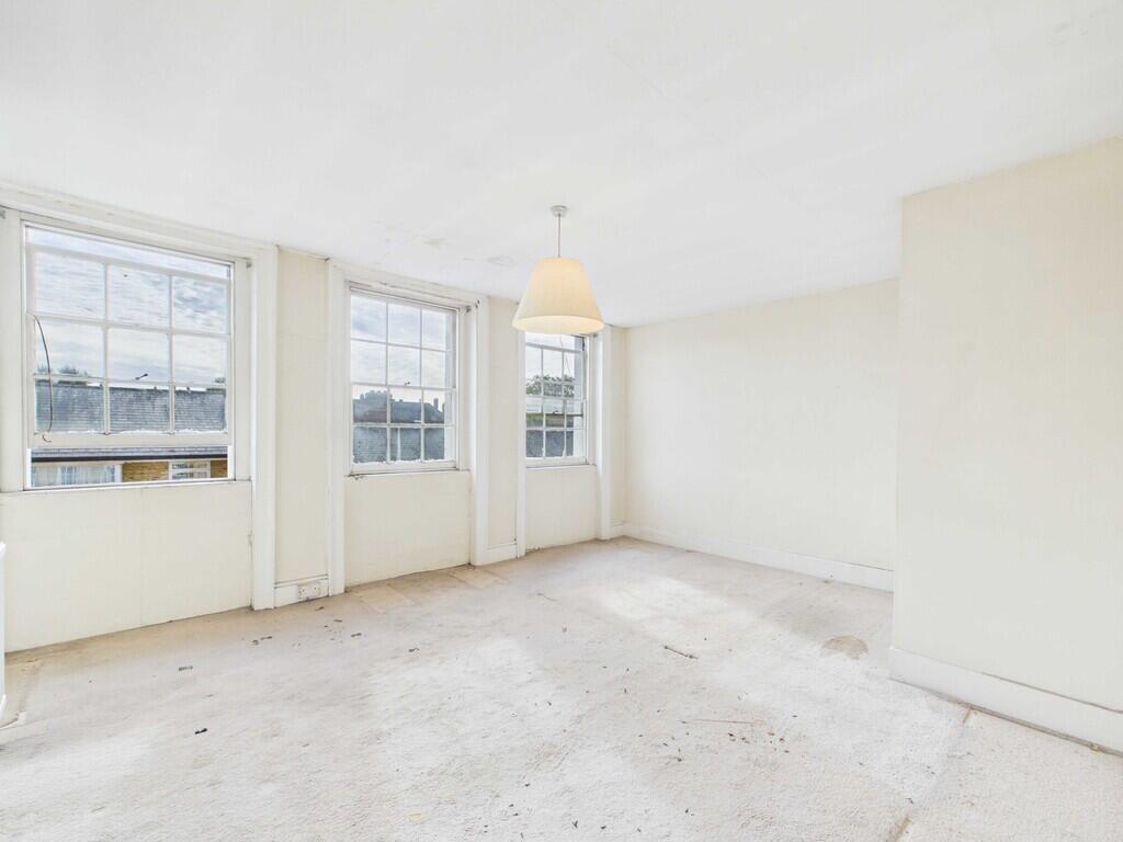 Apartment in London, Aylesbury Estate, Old Kent Road - More