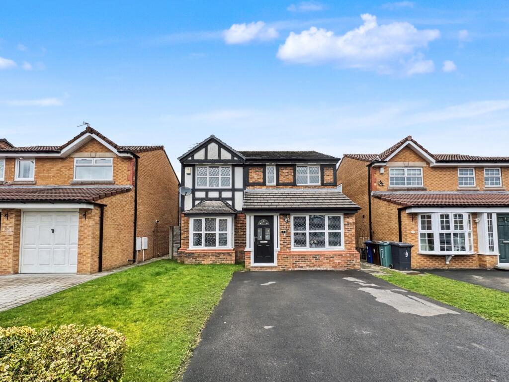 4-bed detached on Parkside Close, Radcliffe, M26, £350,000