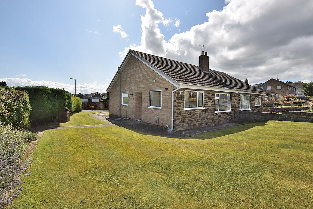 2-bed semi-detached on Whitefields Drive, Richmond, £228,000