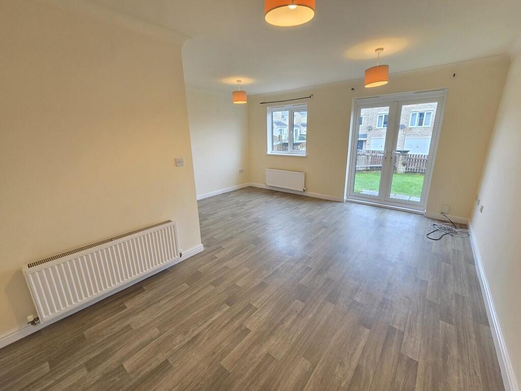 Holly bank Road, Lindley - View 3