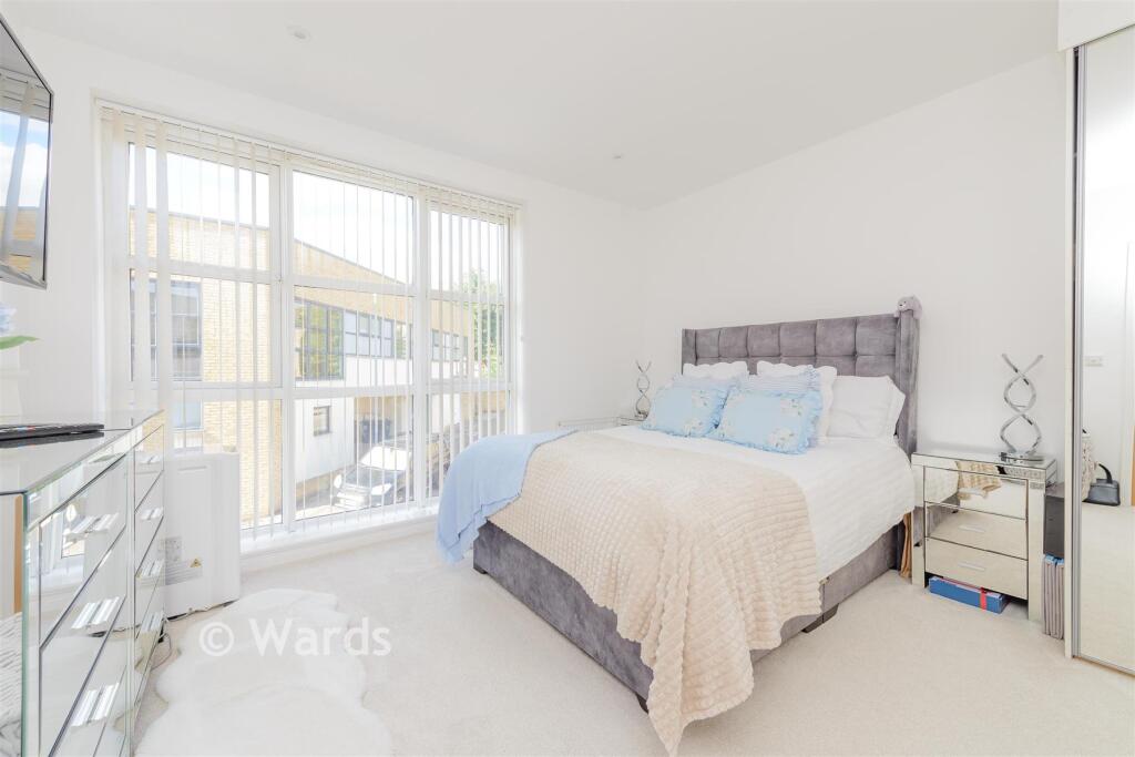House in Dartford - More