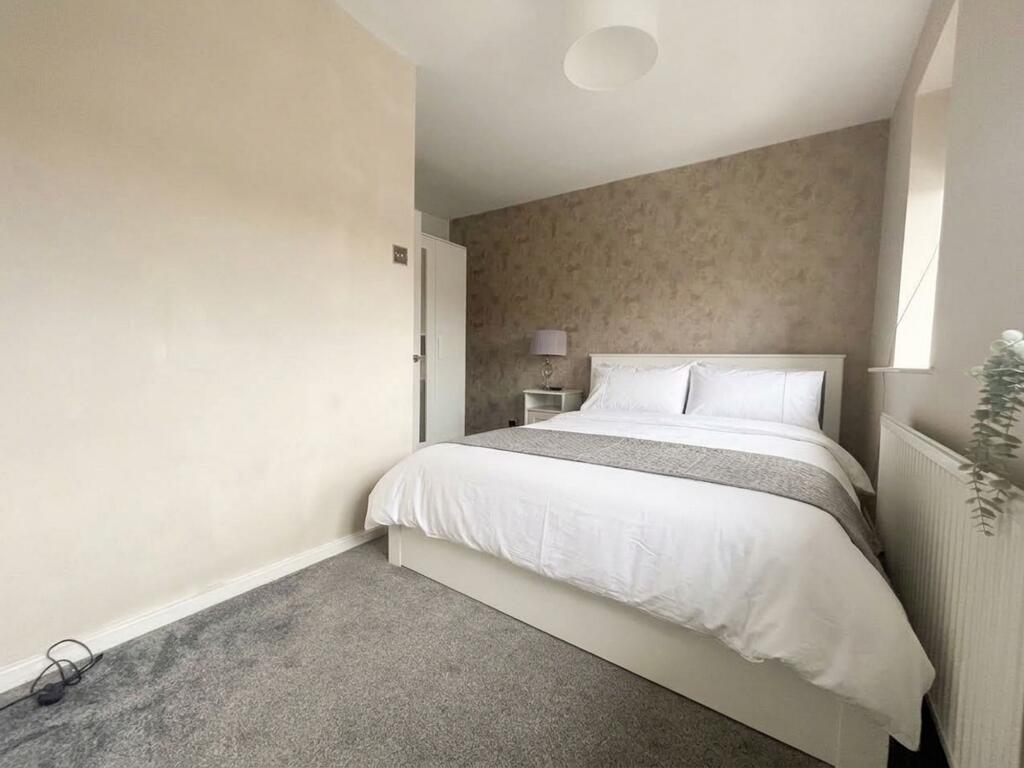 House in Rochdale, Greater Manchester - View 3