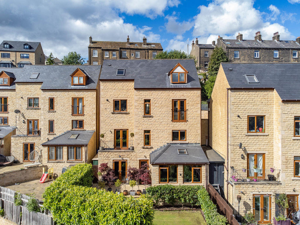 4-bed detached on 24 Greenside Gardens, Friendly HX6 2UP, £500,000
