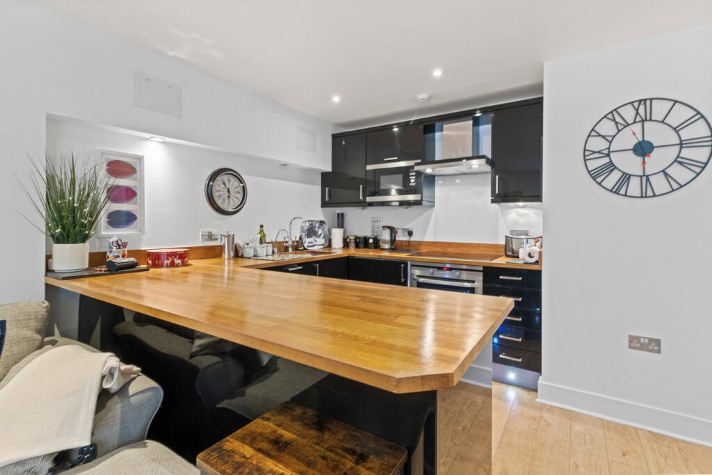 Apartment in Eastbourne, East Sussex - View 4