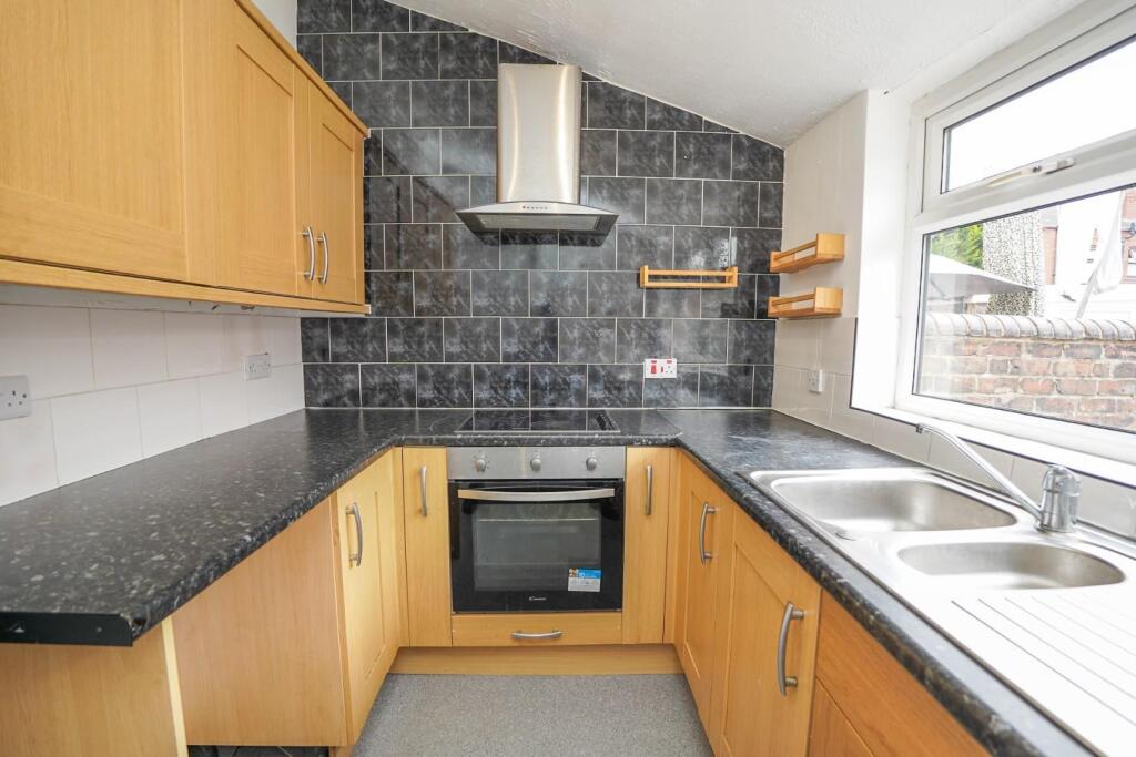 House in Wigan, Wigan Pier, Gidlow - More