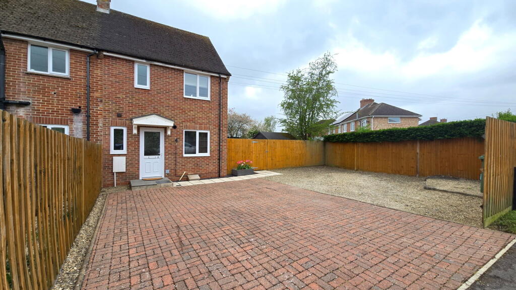 Main image of property: Link Way, Thatcham, RG18 3DY