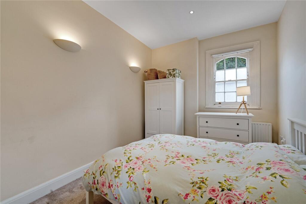 Apartment in Twickenham - More