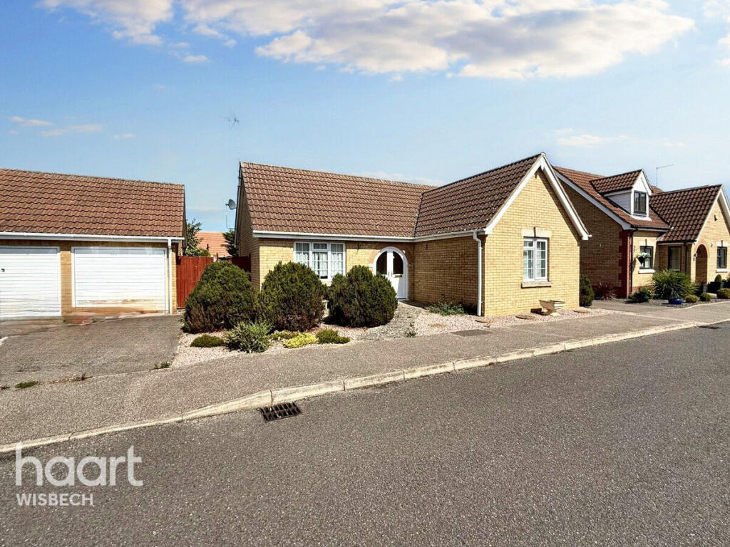2-bed bungalow on Munday Way, Leverington, £210,000