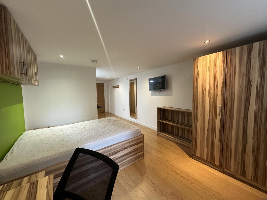 Apartment in Huddersfield - View 3