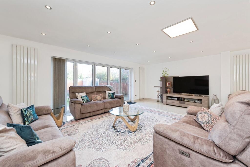 House in London - View 2
