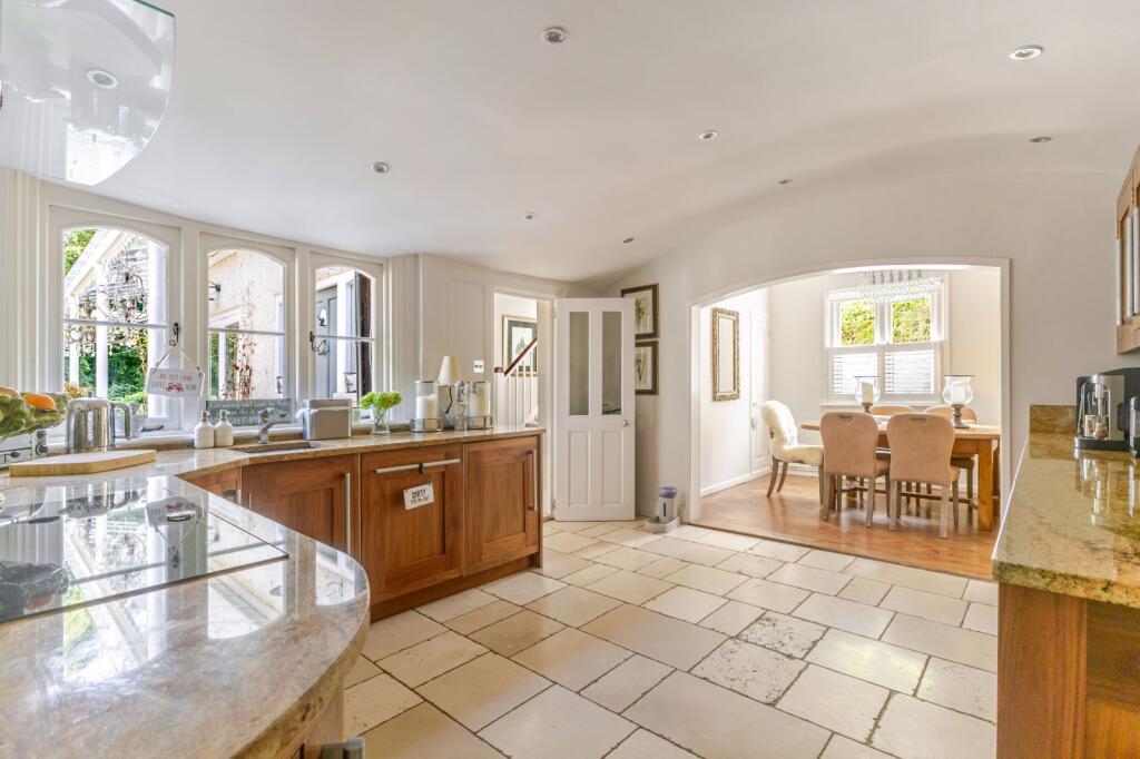 House in Lane End, Buckinghamshire - View 4