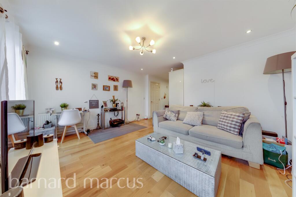 1-bed flat on London Road, Croydon, £250,000