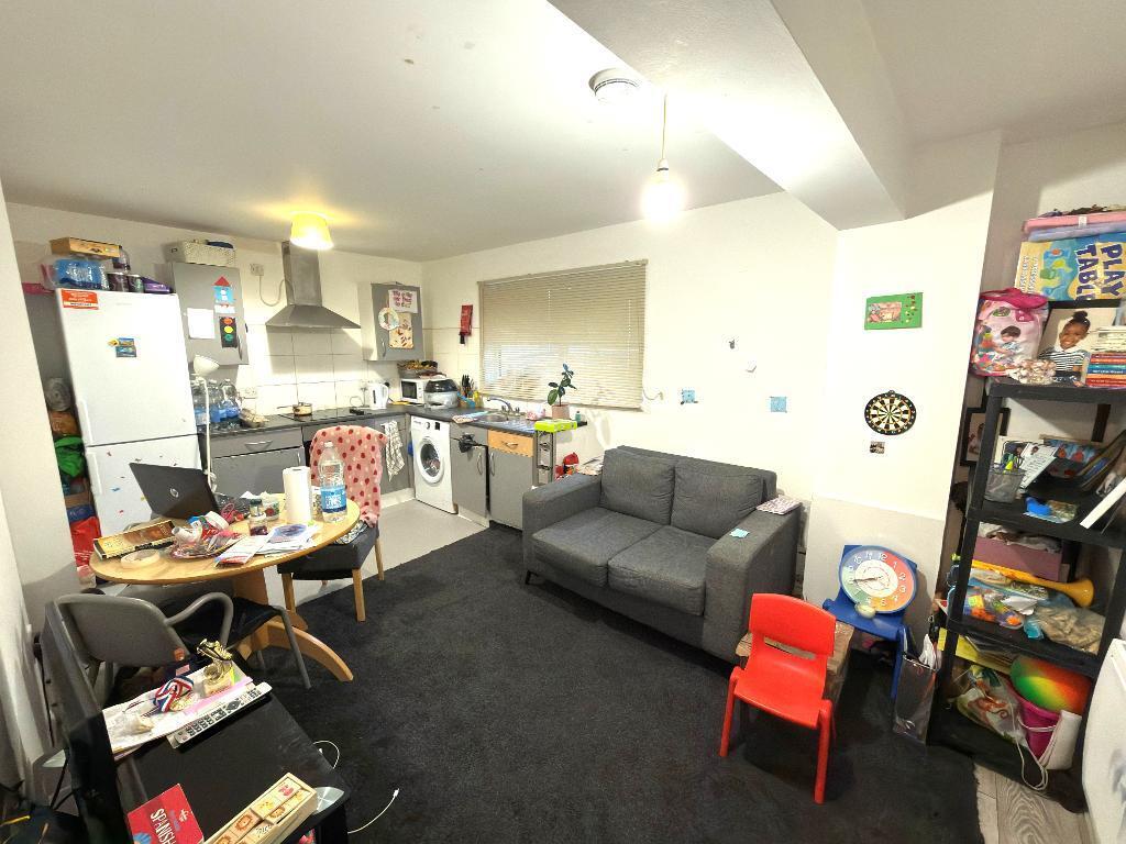 Apartment in Luton - View 4