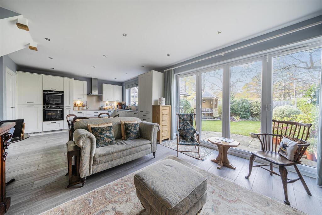 Glenwood Drive, Roundswell, Barnstaple photo 2