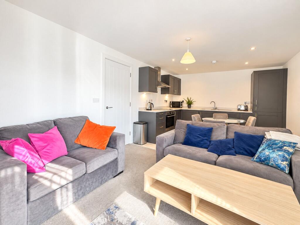 Apartment in Wirral, Liverpool City Region - View 4
