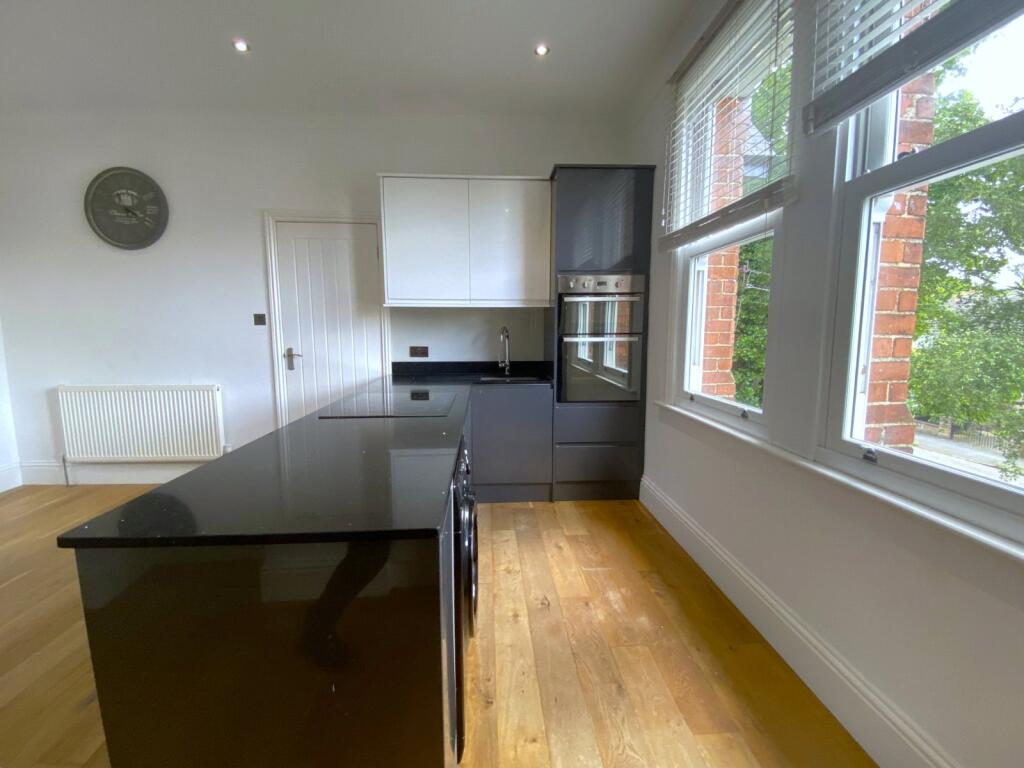 Leacroft, Staines-upon-Thames, Surrey, TW18 photo 3
