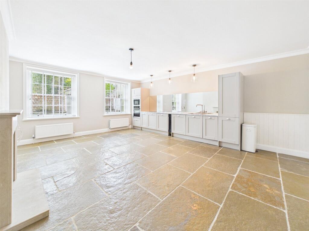 Apartment in Cheltenham, Marle Hill, Prestbury - View 2