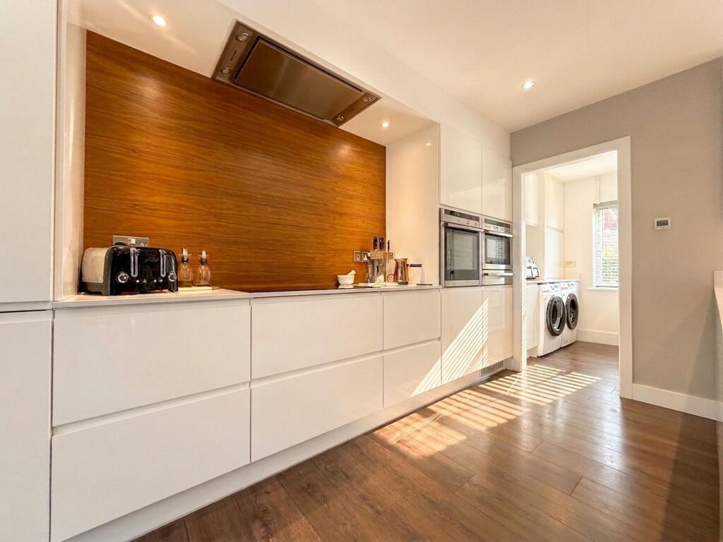 House in Kirklees, Towngate, Mirfield - View 5