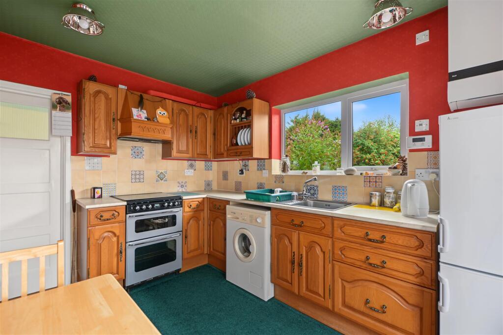 House in Nottingham, Chilwell - View 3