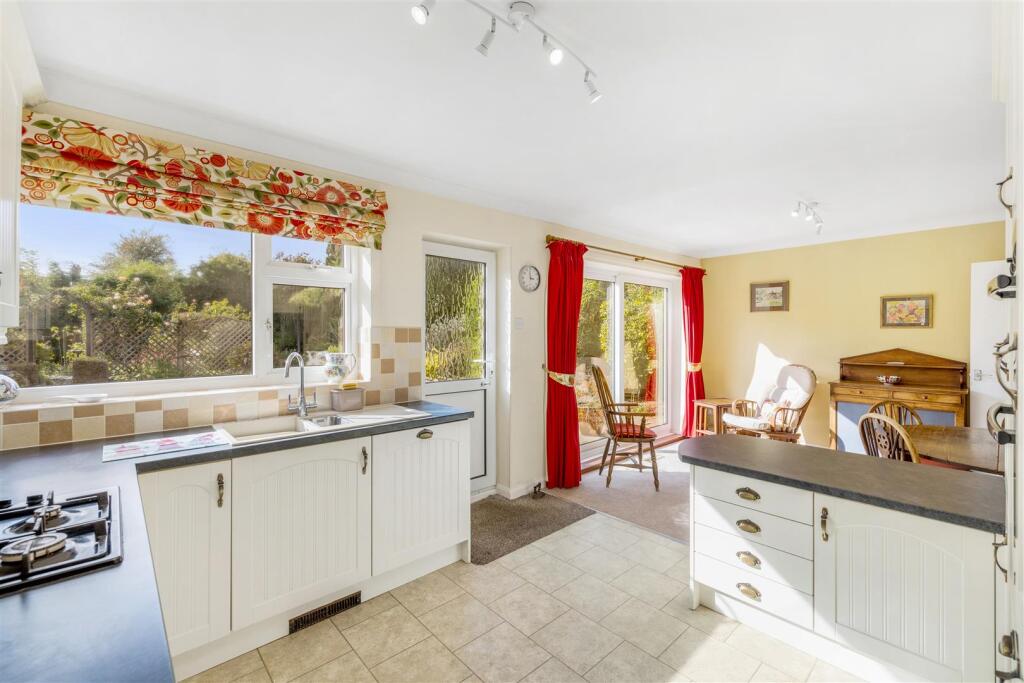 4-bed detached on Winston Gardens, Boston, £300,000