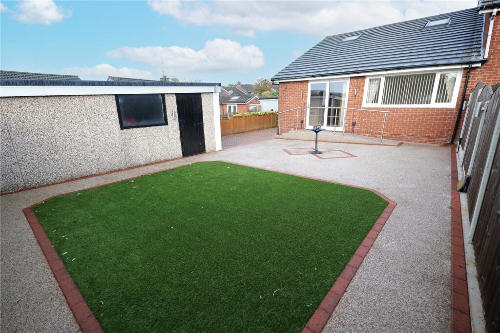Derwent Close, Colne, Lancashire, BB8 photo 2
