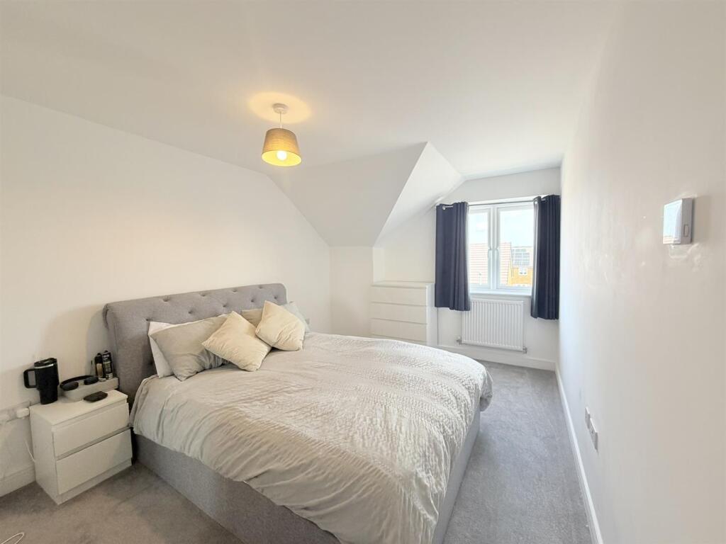 Newlands Place, Seaford photo 5